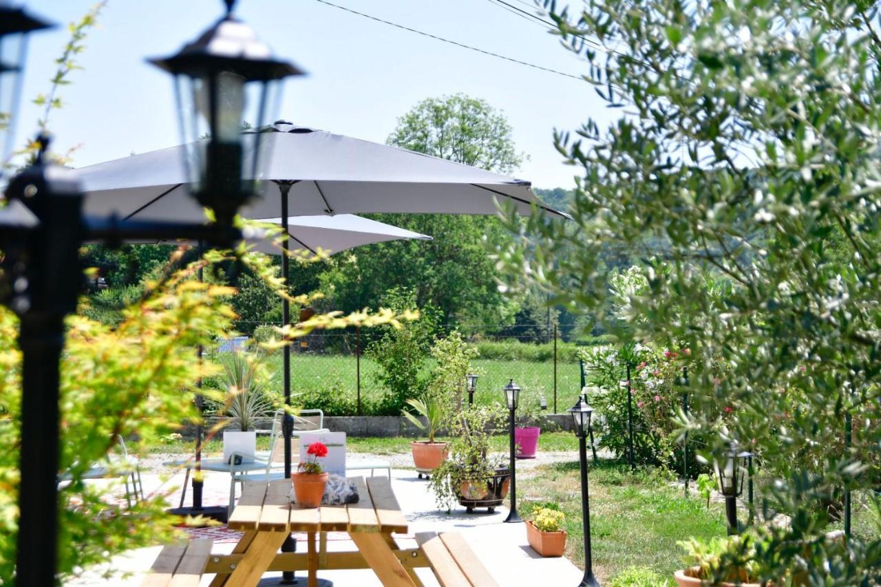Bed and Breakfast Le Jardin De Moulis, Saint Girons, Ariege, Pyrenees, Экстерьер фото
