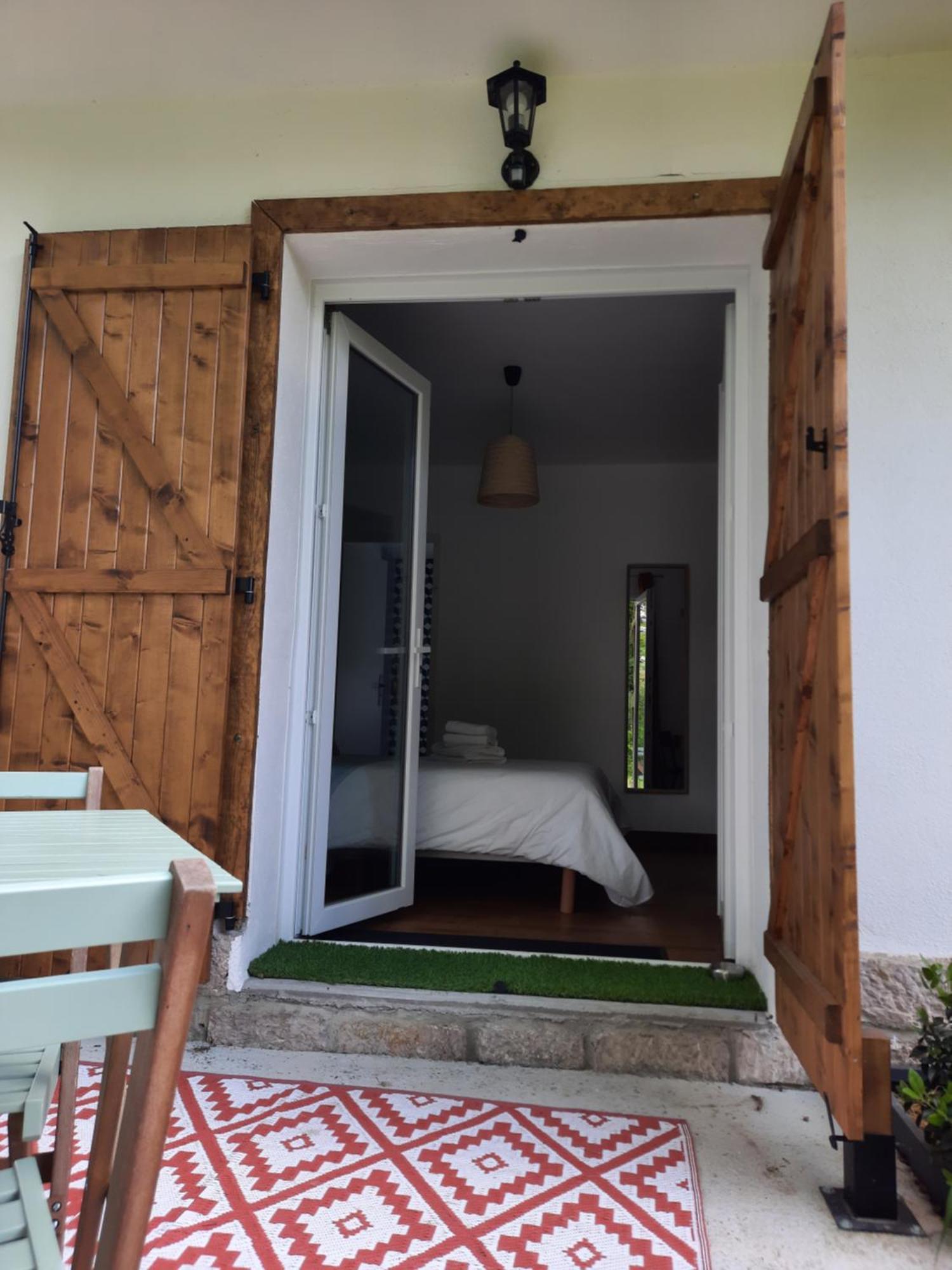 Bed and Breakfast Le Jardin De Moulis, Saint Girons, Ariege, Pyrenees, Экстерьер фото