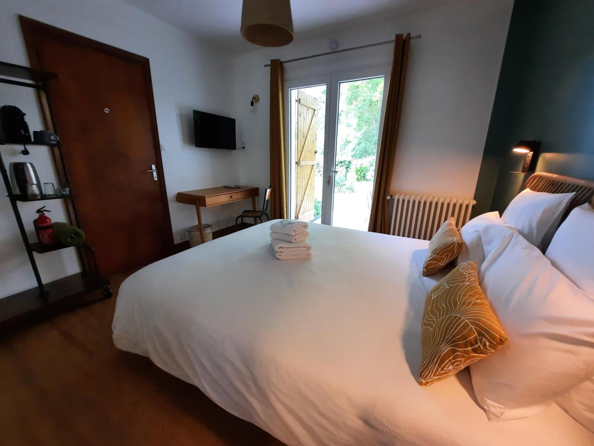 Bed and Breakfast Le Jardin De Moulis, Saint Girons, Ariege, Pyrenees, Экстерьер фото