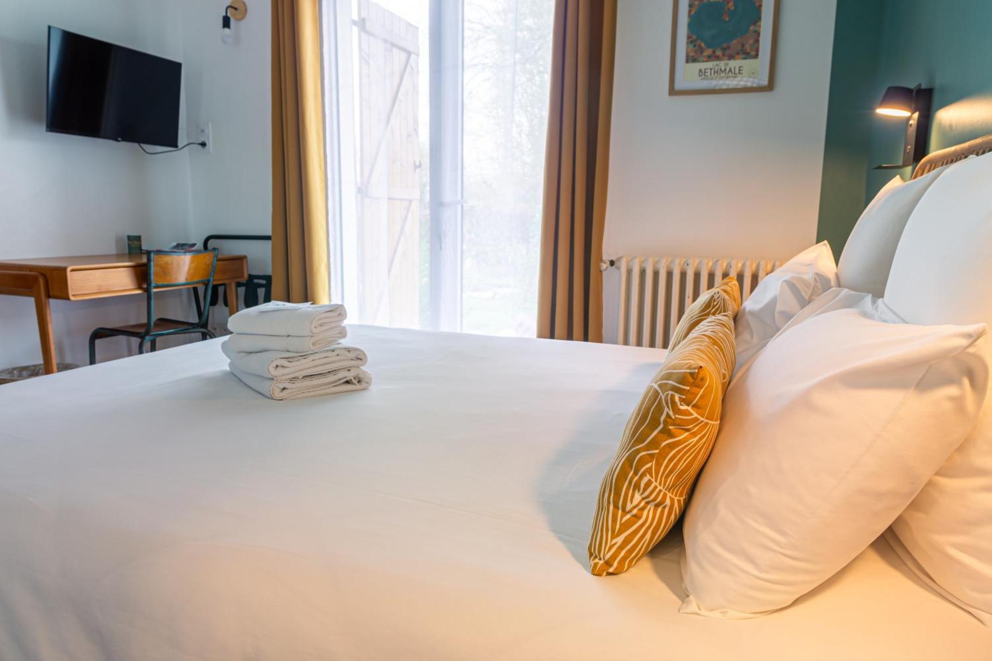 Bed and Breakfast Le Jardin De Moulis, Saint Girons, Ariege, Pyrenees, Экстерьер фото